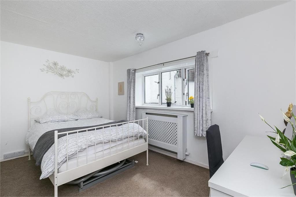 Dreghorn House 4 Bedrooms 3 Toilets 3 Reception Free Parking 233 Mbp Wifi EDI Kültér fotó